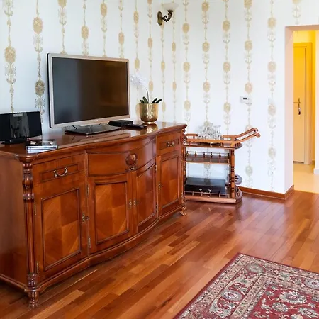 Elegance Apartman Apartment