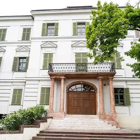 Elegance Apartman Apartment